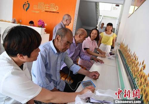 2019 广西老年人口_...国65岁及以上老年人口比例-中国养老现状分析(2)