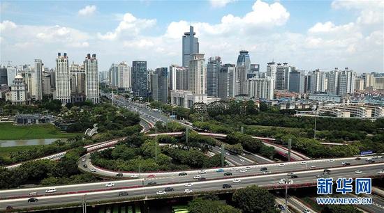 南宁市埌东片区的城市风光。新华社记者张爱林 摄