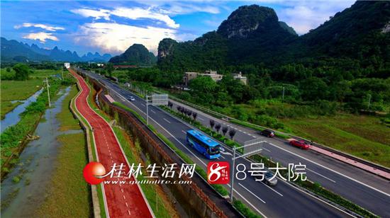 桂阳公路扩建工程是我市重大交通基础设施项目,是生态景观大道、旅游黄金通道、产业富民大道。 记者唐侃 摄