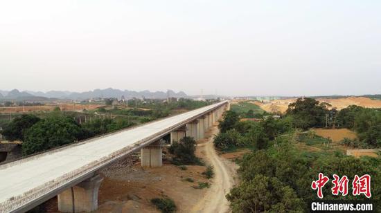 新建南宁至崇左铁路建设现场。 姚庆龙 摄