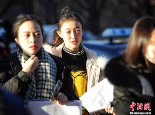 北京电影学院考生。<a target='_blank' href='http://www.chinanews.com/' >中新网</a>记者 李霈韵 摄 北京电影学院考生。中新网记者 李霈韵 摄