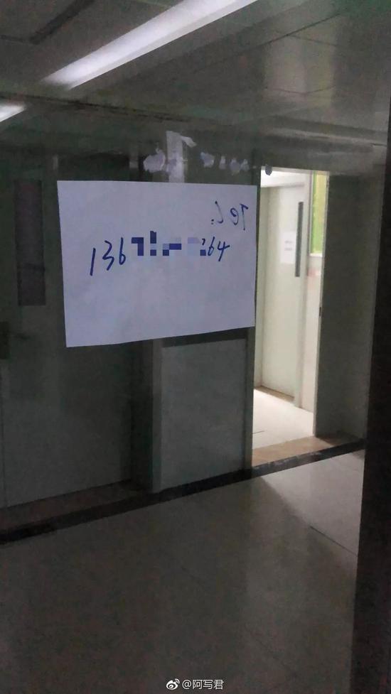 网友拍摄到的病房外情景