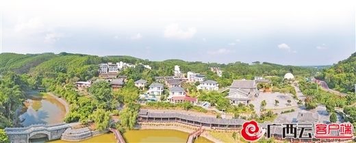 南宁市青秀区南阳镇古岳坡的小桥流水。记者 徐天保 摄