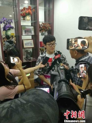柯洁接受记者采访。 马海燕 摄