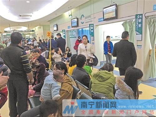 医院里因患流感就诊的患者不少 记者 程勇可 摄