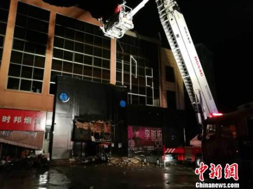 图为救援的现场 陈志浩 摄