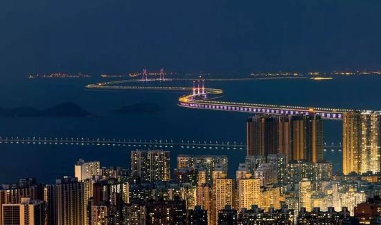 港珠澳大桥即将通车 广西人自驾去香港澳门可