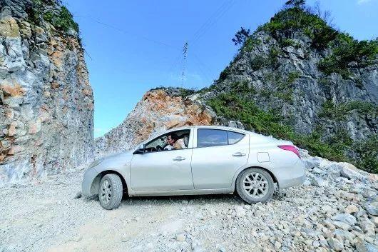 韦德王在盘山公路上调转车头(2019年12月16日摄)。