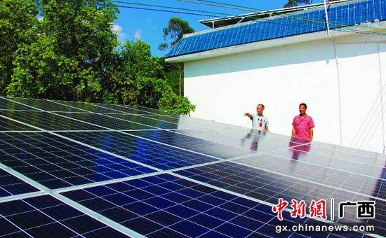 图为荔浦县光伏发电产业。周俊远 摄