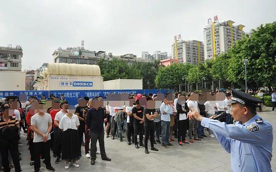 对涉嫌参与传销活动的人员进行反洗脑教育,让他们充分认识传销的危害