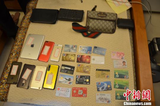 涉案物品 黄振霖 摄