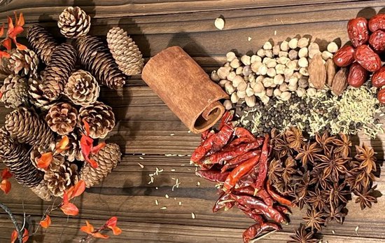 ▲目前,全球常见常用的天然香料有200多种,在玉林交易的品种就有160多种,全国80%以上的香料都在玉林集散。