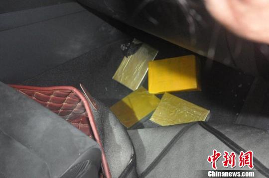 图为缴获的毒品海洛因。 卢华宇 摄