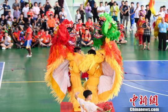 中南大学选手进行北师规定动作比赛。 杨华峰 摄