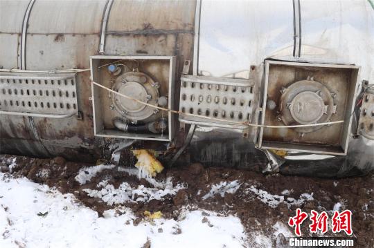 罐内液体泄漏 程奇 摄