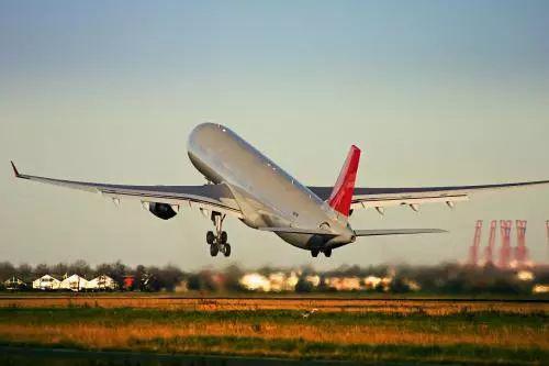 直击春运首日:南宁铁路、航班、汽运客流如何