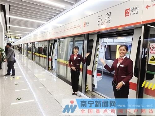 地铁舒适便捷,站务员服务热情