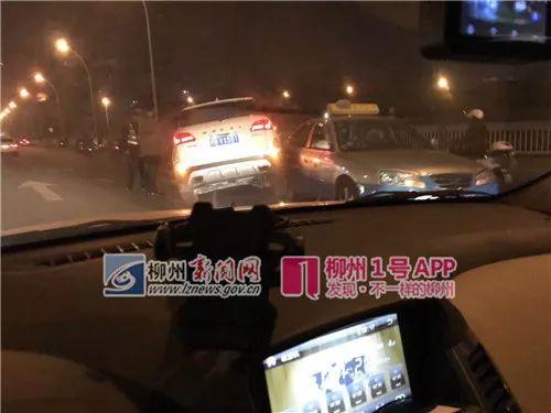 微信图片_20180312224131.jpg 事故现场(网友柯南 摄)