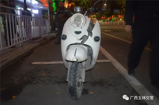 受损的电动车.jpg 受损的电动车