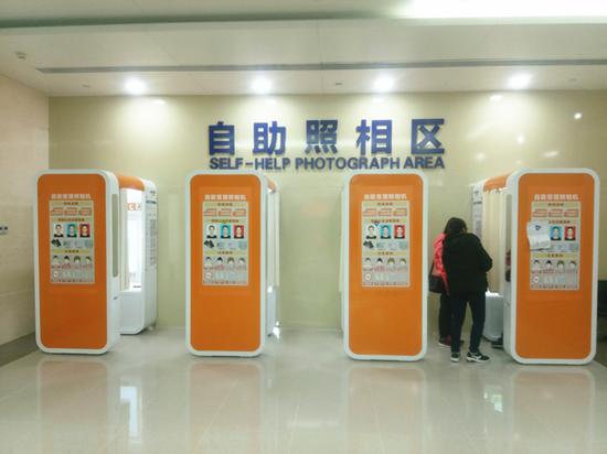 八项出入境便民措施明起实施 外省父母可在邕