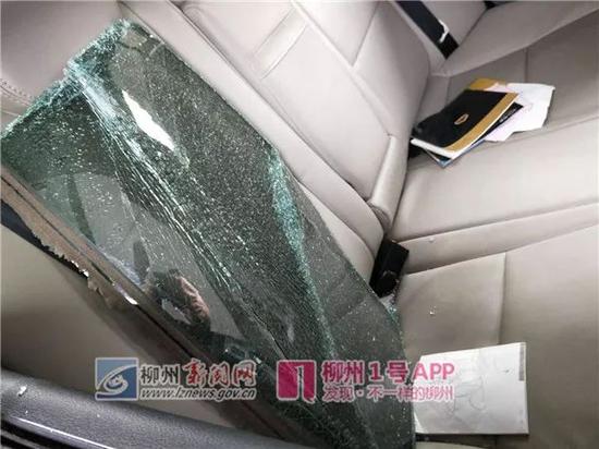 微信图片_20180313094044.jpg 被盗车内有明显被翻过的痕迹