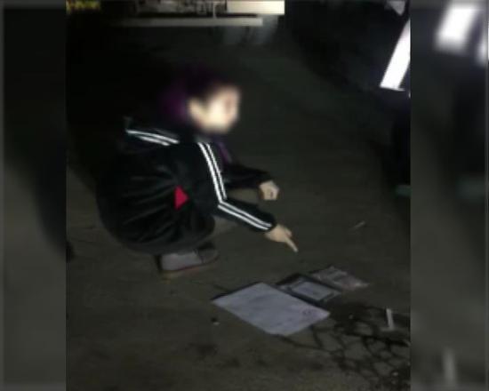 厕所里有猫腻?南宁一酒吧营销员竟然在这里贩