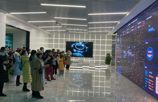 △ 培训班 学员参观 中国(杭州)数字 ·健康小镇