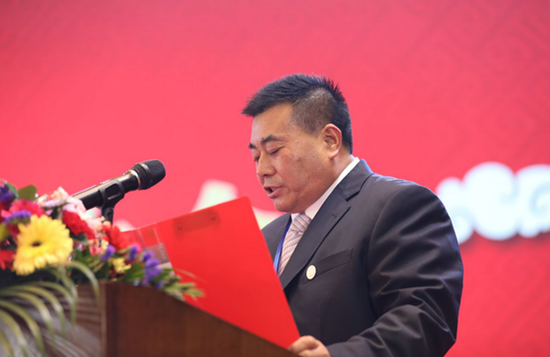 (南宁衡阳商会会长梁柏生致辞)