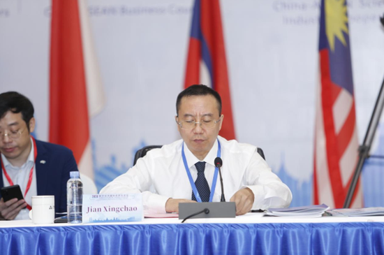 中国—东盟技术转移中心副主任、广西壮族自治区科学技术厅副厅长蹇兴超致辞