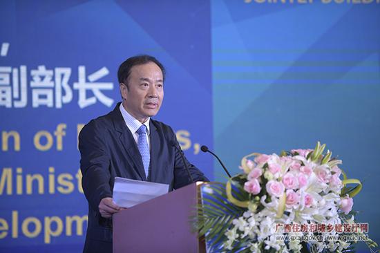 中国市长协会副会长、国家住房和城乡建设部原副部长齐骥