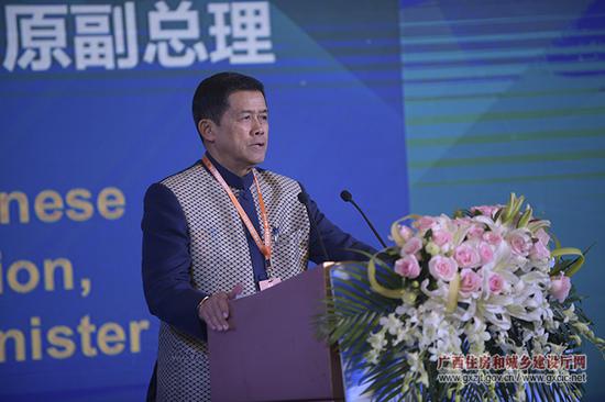 泰国原副总理功•塔帕朗西为大会致辞