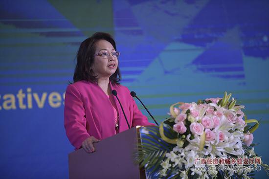 菲律宾众议长阿罗约发表主旨演讲