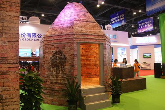 图为柬埔寨磅同省展馆的特色建筑