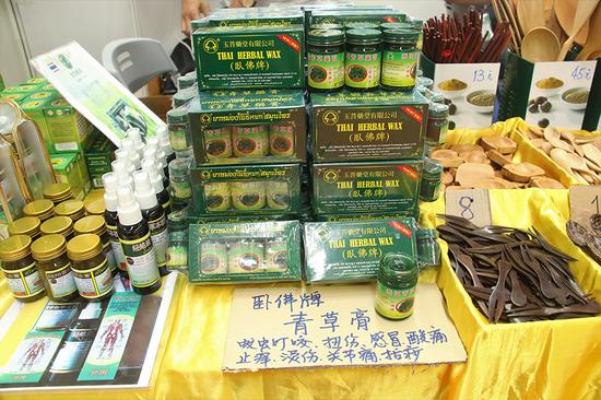 去泰国必买的青草药膏