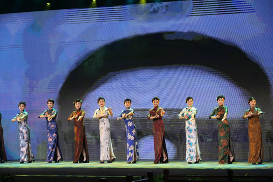 广西文场《咏桂林》(桂林日报记者何平江摄)