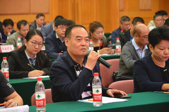 企业代表畅所欲言