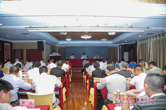 2018年全区保障农民工工资支付工作专项整治攻坚行动会现场