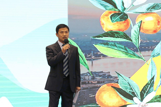 融安县县长陈文敏在推介会上发言 这些殊荣见证了融安金桔一步步升级的轨迹,也是融安人民严选品控的卓越成果。