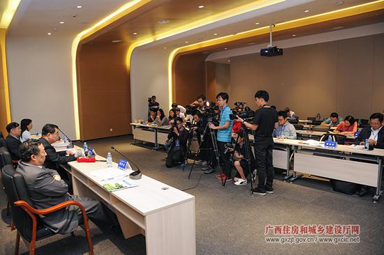 住房城乡建设部“推动城市高质量发展系列标准”发布会现场