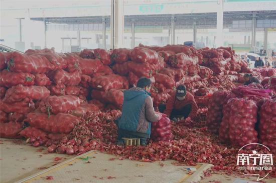 花灯、年货、美食！南宁东站农批 一站式让你配齐了