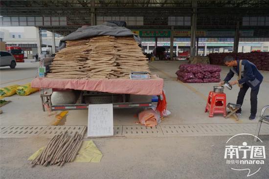 花灯、年货、美食！南宁东站农批 一站式让你配齐了