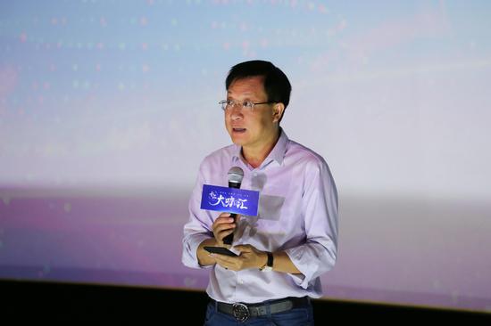 新浪广西总经理杨少峰正在致辞。