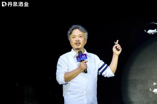 丹泉酒品牌顾问肖老师为大家全方位解析丹泉洞藏酒,解开“丹泉柔”背后的密码