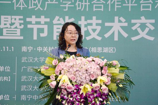 自治区科技厅副厅长王蓓致辞 陈梓予/摄