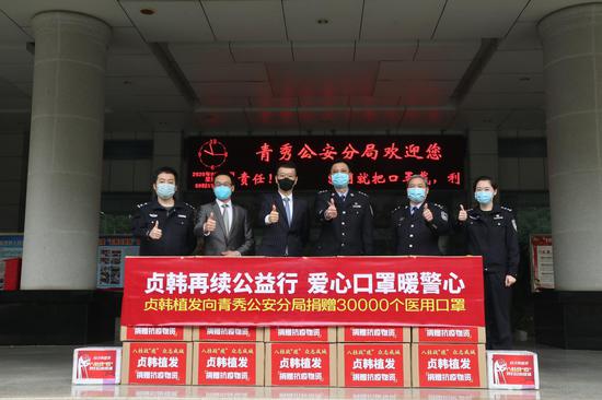 3万个口罩捐赠青秀区公安分局,张彬副局长,张世春办公室主任等代表接收捐赠物资