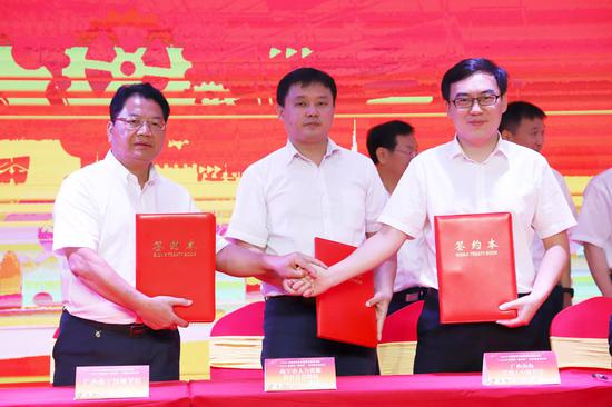 2020年7月15日,南南铝加工有限公司与广西南宁技师学院签订“双千结对”岗位技能培训协议