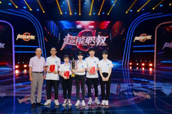 物流管理专业师生代表领奖