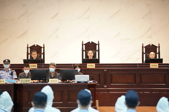▲南宁市中院刘振华专委担任审判长