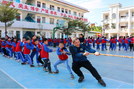 桂平有哪所学校有足球场,桂平有哪所学校有足球场啊