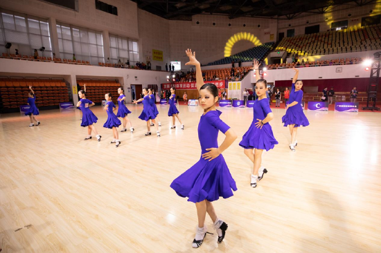 2023年中国·桂林体育舞蹈公开赛暨桂林市第十九届国际标准舞锦标赛热烈开幕！